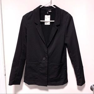 NWT H&M women’s black blazer Size 2